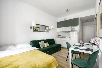 Kuchnia lub aneks kuchenny w obiekcie V Airport & West Railway Station apartments