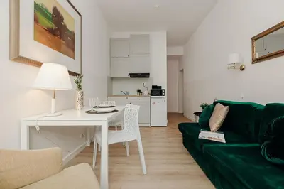 Kuchnia lub aneks kuchenny w obiekcie V Airport & West Railway Station apartments