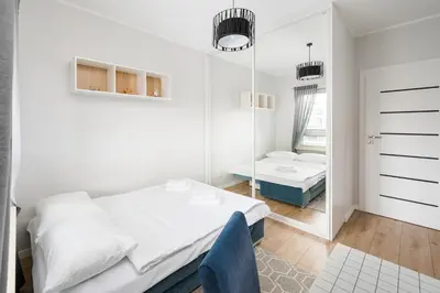 Łóżko lub łóżka w pokoju w obiekcie Racjonalizacji Stylish Apartment by BookingHost