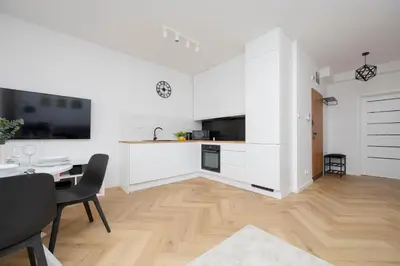 Kuchnia lub aneks kuchenny w obiekcie Comfortable Apartment with Two Bedrooms & Parking by Noclegi Renters