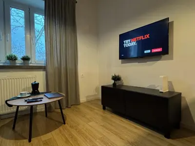 Telewizja i/lub zestaw kina domowego w obiekcie Nowolipie 16, City Center Apartment