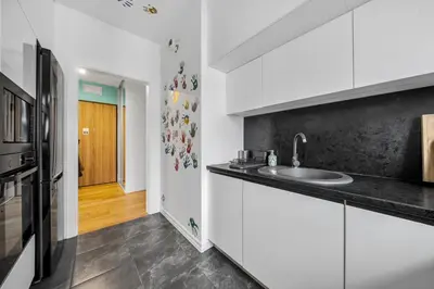 Kuchnia lub aneks kuchenny w obiekcie Wilanowska Prestige Apt - 80m2, Parking & Balcony - by Rentujemy