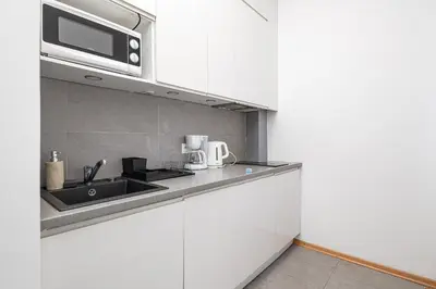 Kuchnia lub aneks kuchenny w obiekcie RentPlanet - Studio Aleje Jerozolimskie
