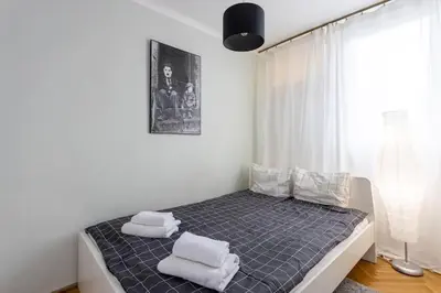 Łóżko lub łóżka w pokoju w obiekcie Close-Urban Chic - One Bedroom Apartament - Warsaw Stays - Żelazna