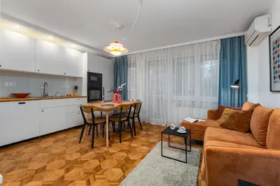 Kuchnia lub aneks kuchenny w obiekcie Sobieskiego 109 by Homeprime