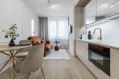 Kuchnia lub aneks kuchenny w obiekcie Apartament JEROZOLIMSKIE 89 Centrum Warszawy w pełni wyposażone