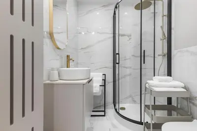 Łazienka w obiekcie Apartament JEROZOLIMSKIE 89 Centrum Warszawy w pełni wyposażone