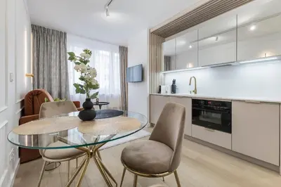 Kuchnia lub aneks kuchenny w obiekcie Apartament JEROZOLIMSKIE 89 Centrum Warszawy w pełni wyposażone