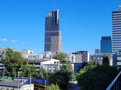 Widok na miasto Warszawa z tego apartamentu