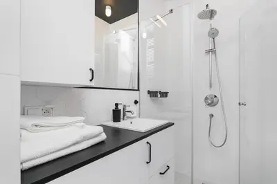 Łazienka w obiekcie Close-Golden Apartments - Mennica Residence, 1-Bedroom in City Center # 140