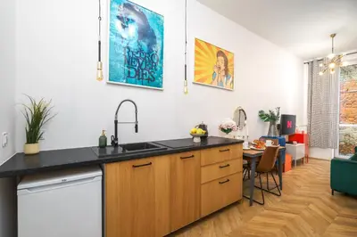 Kuchnia lub aneks kuchenny w obiekcie Urban Chic -2 Rooms Apartment - Praga Północ - Warsaw Stays - Zabkowska