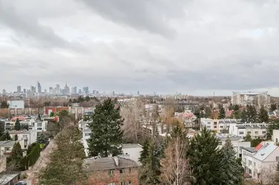 Widok na miasto Warszawa z tego apartamentu