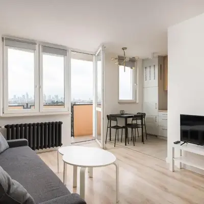 Ateńska City View Apartment by BookingHost