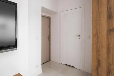Telewizja i/lub zestaw kina domowego w obiekcie Metro Ratusz Arsenał Deluxe Apartment by BookingHost