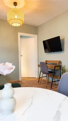 Telewizja i/lub zestaw kina domowego w obiekcie Raspberry Apartment with balcony #self check-in