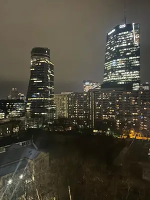 Widok na miasto Warszawa z tego apartamentu