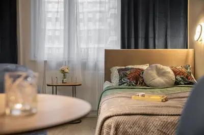 Łóżko lub łóżka w pokoju w obiekcie miniStudios Habicha by VAYA STAYS