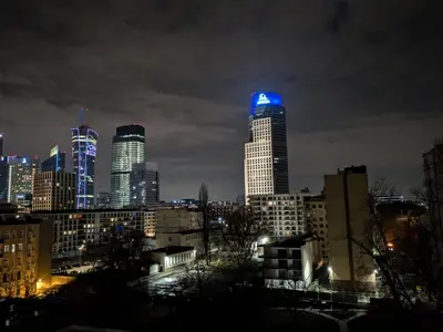 Widok na miasto Warszawa z tego apartamentu