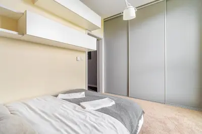Łóżko lub łóżka w pokoju w obiekcie P&O Apartments Kolejowa IV