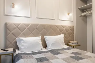 Łóżko lub łóżka w pokoju w obiekcie Close-Urban Chic - Luxury Warsaw Stays -10 People- Mennica Residence