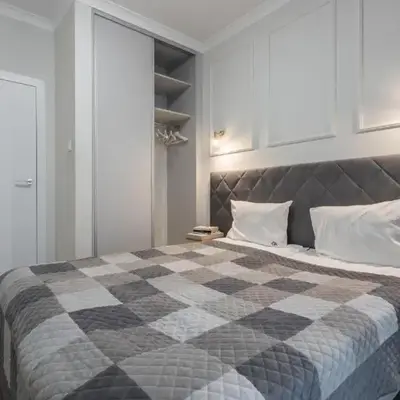 Close-Urban Chic - Luxury Warsaw Stays -10 People- Mennica Residence