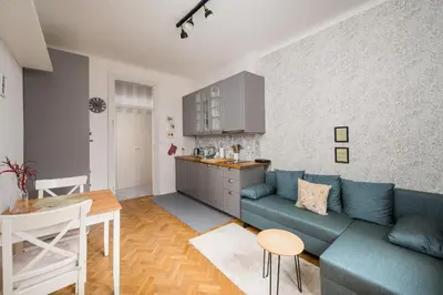 Kuchnia lub aneks kuchenny w obiekcie Metro Racławicka Charming Apartment by BookingHost