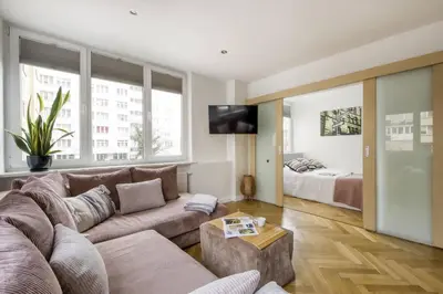 Telewizja i/lub zestaw kina domowego w obiekcie Blush Suites City Center Nowogrodzka