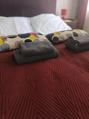 Łóżko lub łóżka w pokoju w obiekcie Studio Miodowa