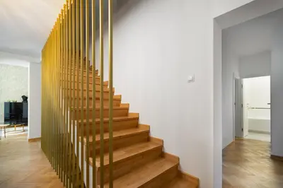 Telewizja i/lub zestaw kina domowego w obiekcie Close- Golden Villa Saska Kępa - Fully Renovated 2025