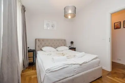 Łóżko lub łóżka w pokoju w obiekcie ShortStayPoland Mała B169