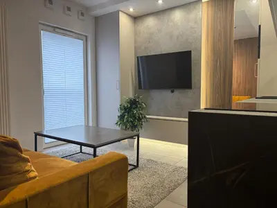 Telewizja i/lub zestaw kina domowego w obiekcie Modern Studio Bliska