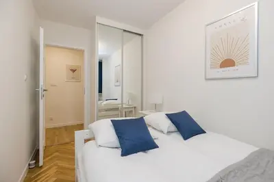 Łóżko lub łóżka w pokoju w obiekcie ShortStayPoland Solidarności B158