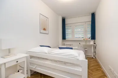 Łóżko lub łóżka w pokoju w obiekcie ShortStayPoland Solidarności B158