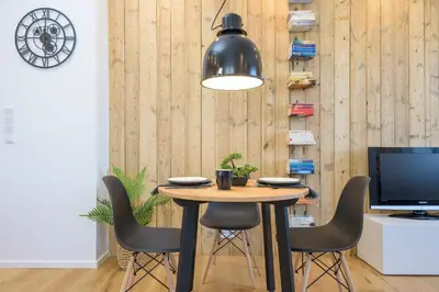 Telewizja i/lub zestaw kina domowego w obiekcie Bon Voyage Apartment Ochota