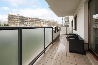 Balkon lub taras w obiekcie Sakura Deluxe Aparment by BookingHost