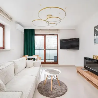 Sakura Deluxe Aparment by BookingHost