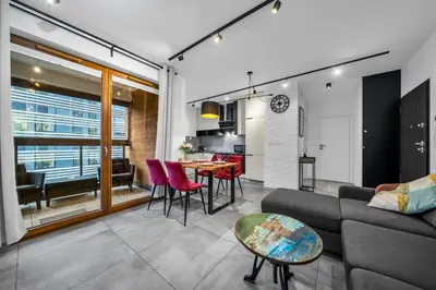 Kuchnia lub aneks kuchenny w obiekcie Warsaw Grzybowska Apartment with Parking - by Rentujemy