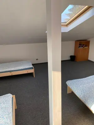 Łóżko lub łóżka w pokoju w obiekcie Marki hostel
