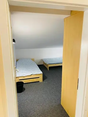 Łóżko lub łóżka w pokoju w obiekcie Marki hostel