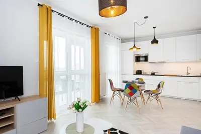 Kuchnia lub aneks kuchenny w obiekcie Large Apartment in Rondo Wiatraczna by Noclegi Renters