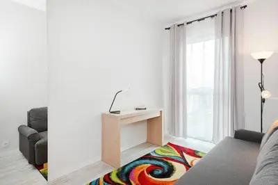 Część wypoczynkowa w obiekcie Large Apartment in Rondo Wiatraczna by Noclegi Renters