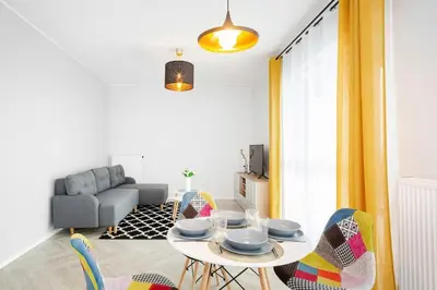 Część wypoczynkowa w obiekcie Large Apartment in Rondo Wiatraczna by Noclegi Renters