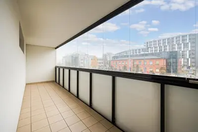 Balkon lub taras w obiekcie Sady Żoliborskie Generous Apartment by BookingHost