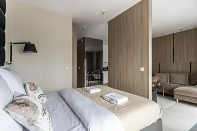 Łóżko lub łóżka w pokoju w obiekcie P&O Apartments Mennica Residence VII