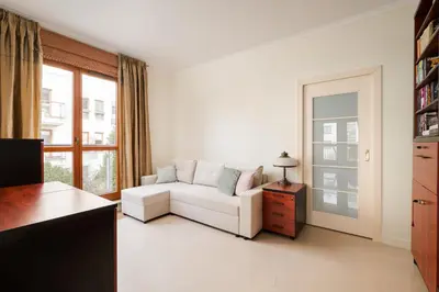 Część wypoczynkowa w obiekcie Royal Wilanów Spacious Apartment by BookingHost