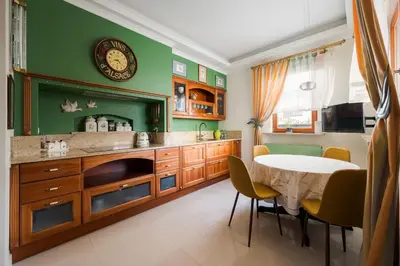 Kuchnia lub aneks kuchenny w obiekcie Royal Wilanów Spacious Apartment by BookingHost