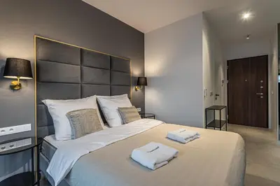 Łóżko lub łóżka w pokoju w obiekcie P&O Apartments Mennica Residence IX