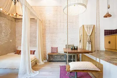 Łóżko lub łóżka w pokoju w obiekcie Bohemian Dream Peaceful Oasis Downtown