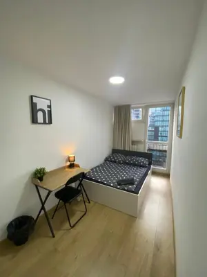 Łóżko lub łóżka w pokoju w obiekcie Rooms in Warsaw - G39