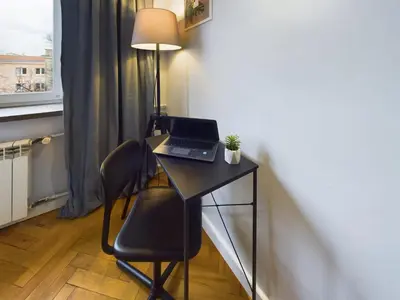 Telewizja i/lub zestaw kina domowego w obiekcie Modern Studio for Remote Work in the Centre of Warsaw by Noclegi Renters